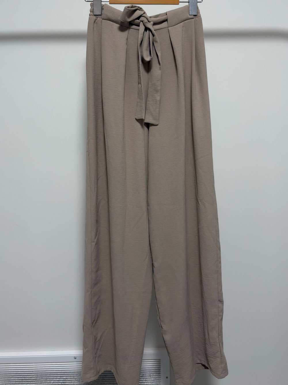 Zara Flowy Wide-Leg Belted Pants
